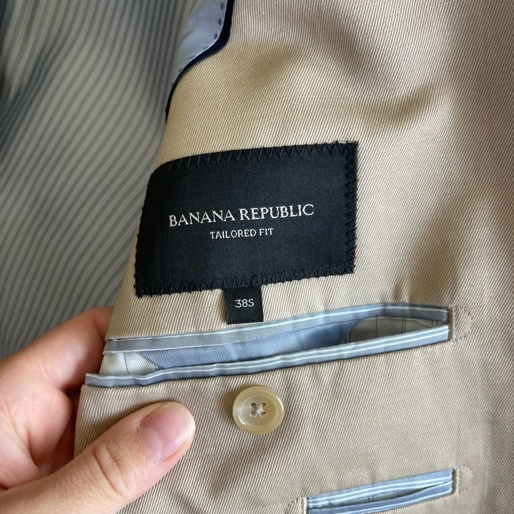 Banana Republic Men's Beige Blazer & Pants - Picture 4 of 9